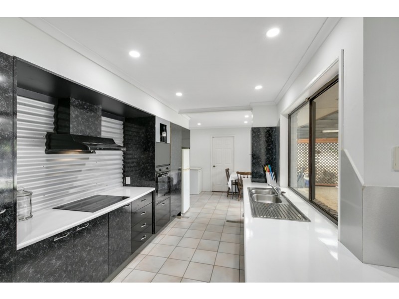 150 Alexander Drive, Highland Park QLD 4211