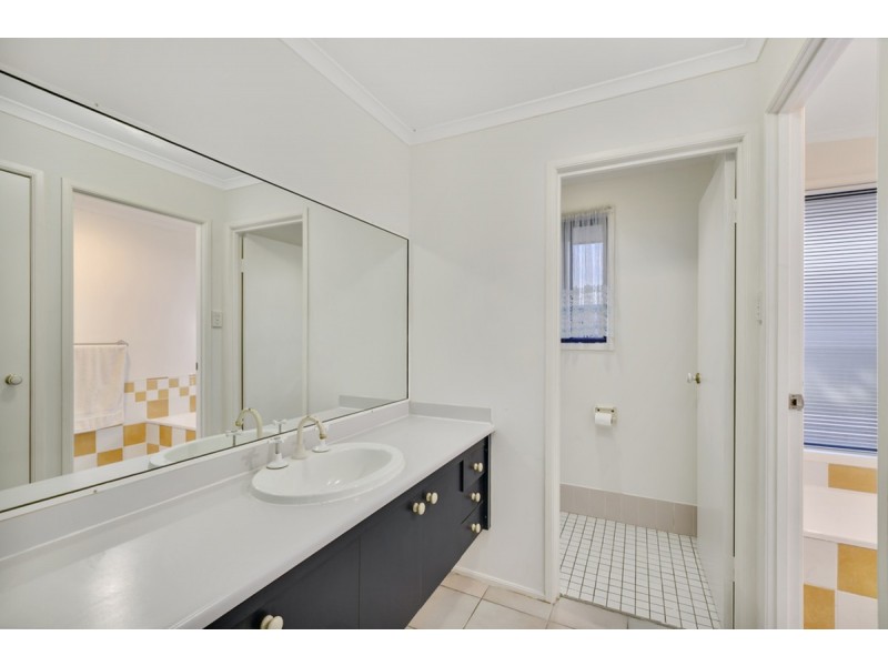 150 Alexander Drive, Highland Park QLD 4211