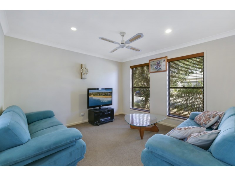 13 Rhiannon Drive, Ashmore QLD 4214