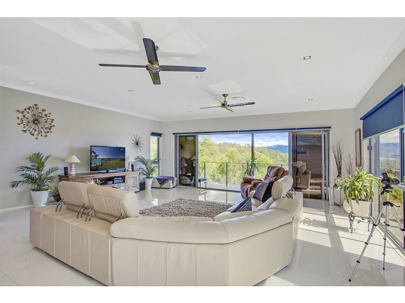 52 Tara Vista Boulevard, Highland Park QLD 4211