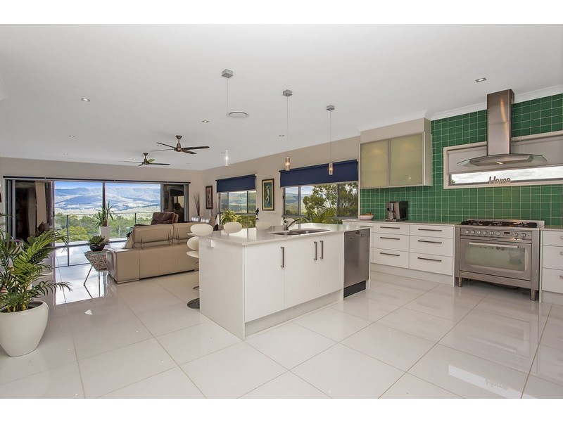 52 Tara Vista Boulevard, Highland Park QLD 4211