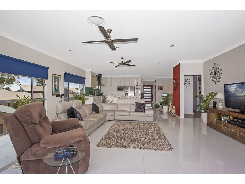 52 Tara Vista Boulevard, Highland Park QLD 4211