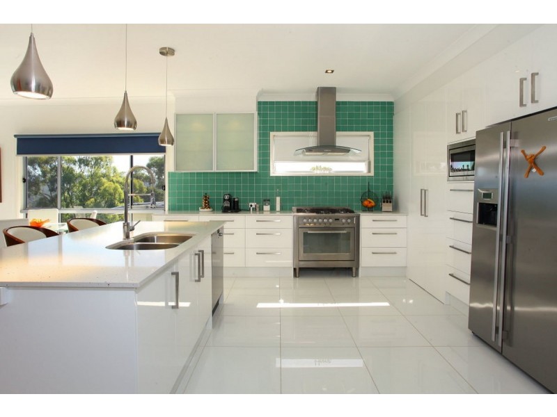 52 Tara Vista Boulevard, Highland Park QLD 4211