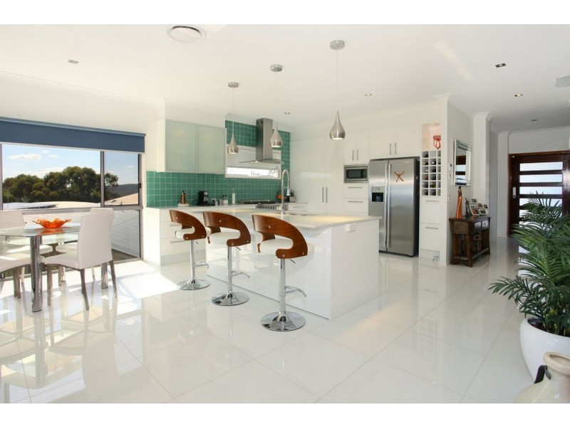 52 Tara Vista Boulevard, Highland Park QLD 4211