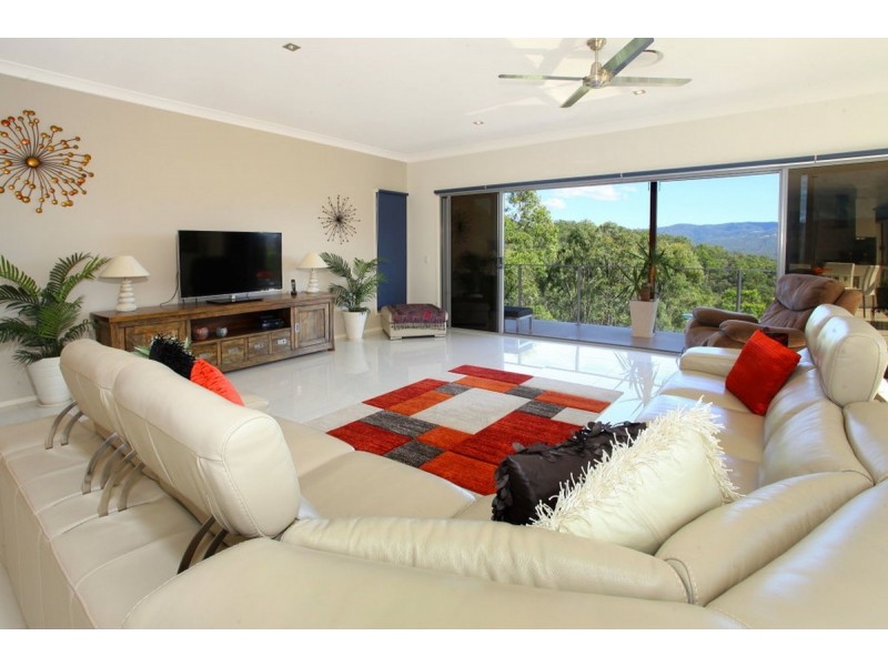 52 Tara Vista Boulevard, Highland Park QLD 4211