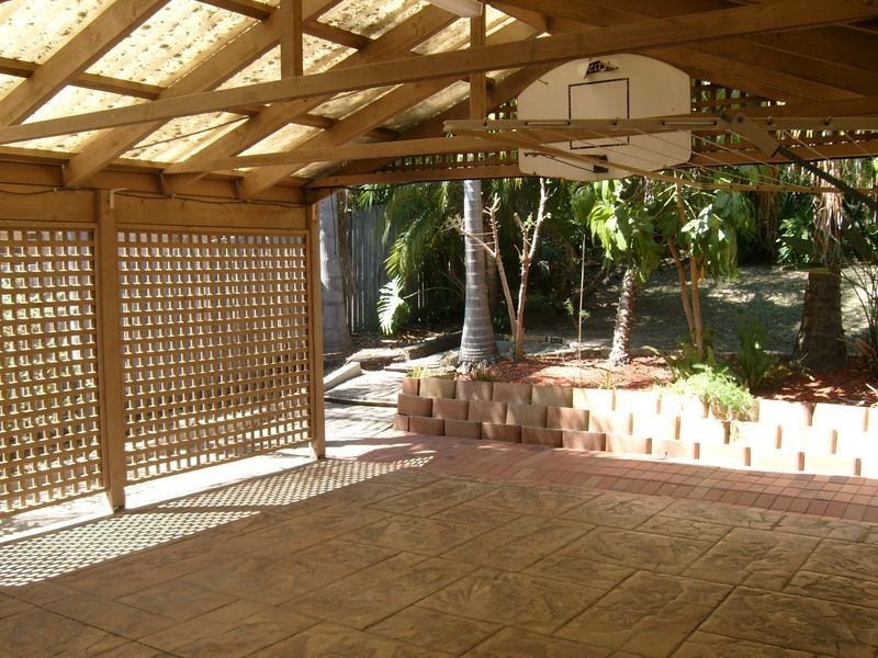 30 Armstrong Way, Highland Park QLD 4211