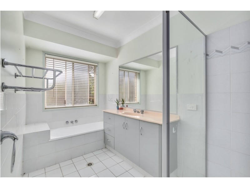 16 Hastings Crescent, Carrara QLD 4211