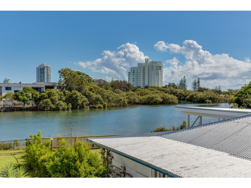 1/3 Tuesley Court, Southport QLD 4215