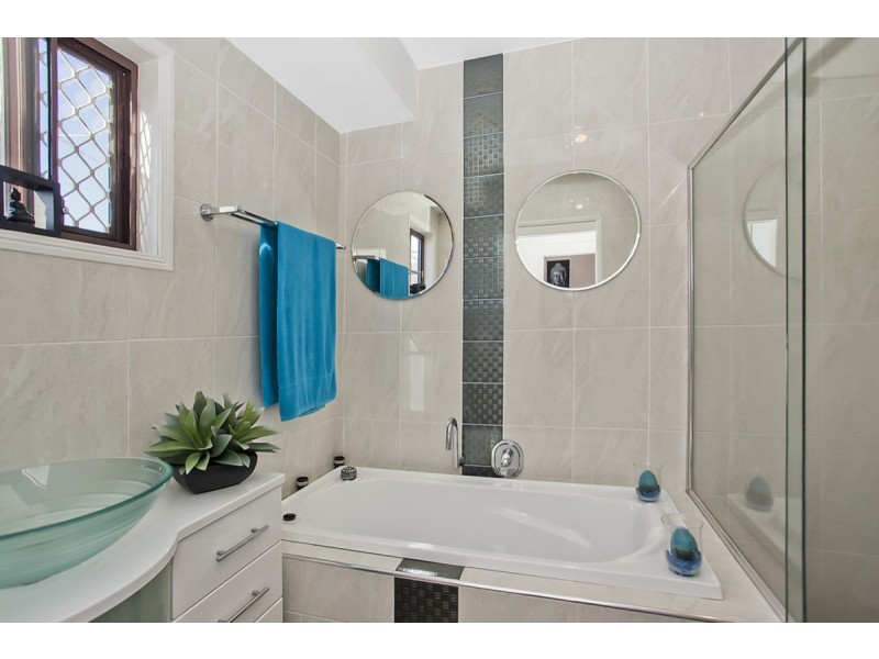 12 Bartlett Avenue, Nerang QLD 4211