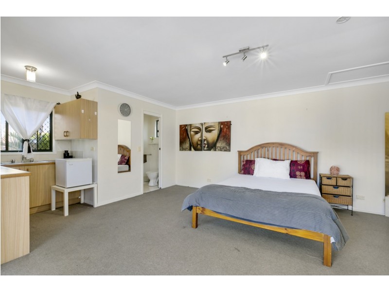 10 Canterbury Chase, Ashmore QLD 4214