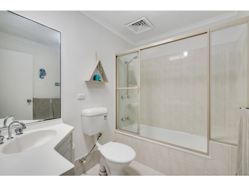 10 Canterbury Chase, Ashmore QLD 4214