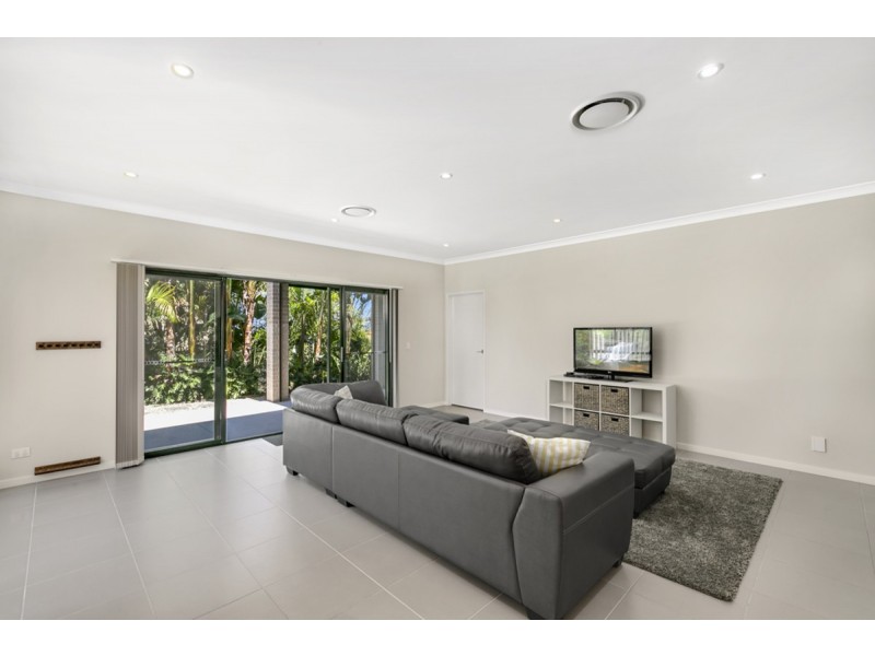 7 Ballah Crescent, Highland Park QLD 4211