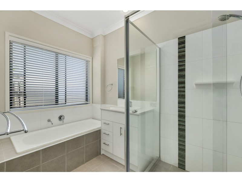 7 Ballah Crescent, Highland Park QLD 4211