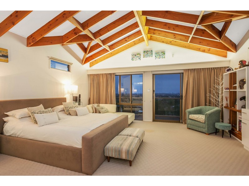 24 Trafalgar Street, Highland Park QLD 4211