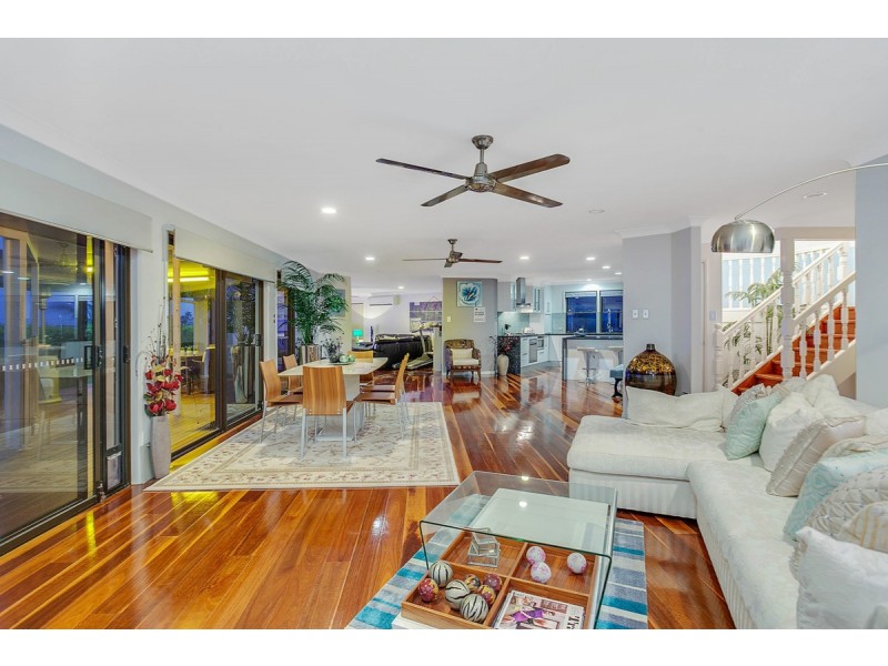 24 Trafalgar Street, Highland Park QLD 4211