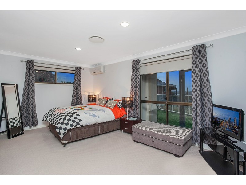 24 Trafalgar Street, Highland Park QLD 4211