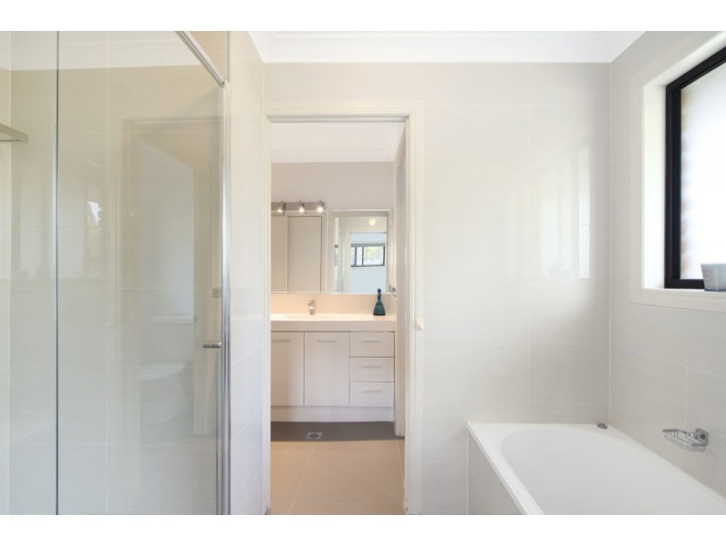 7 Renfrew Drive, Highland Park QLD 4211