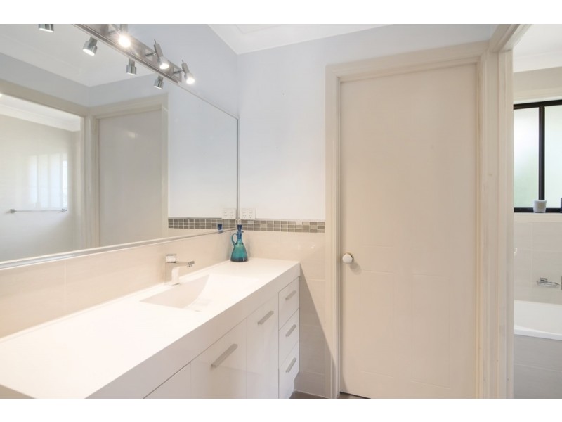 7 Renfrew Drive, Highland Park QLD 4211