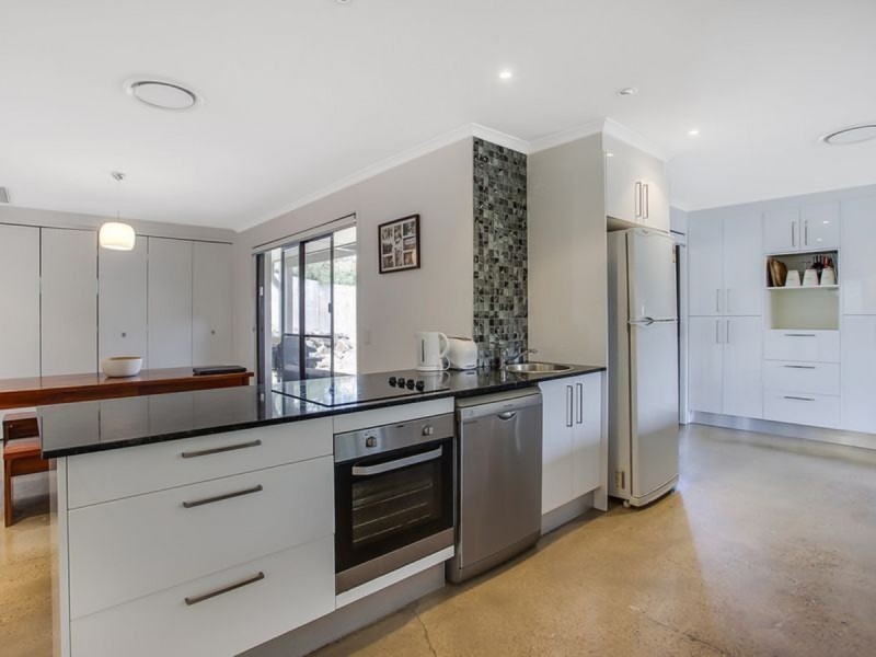 13 Richard Crescent, Highland Park QLD 4211