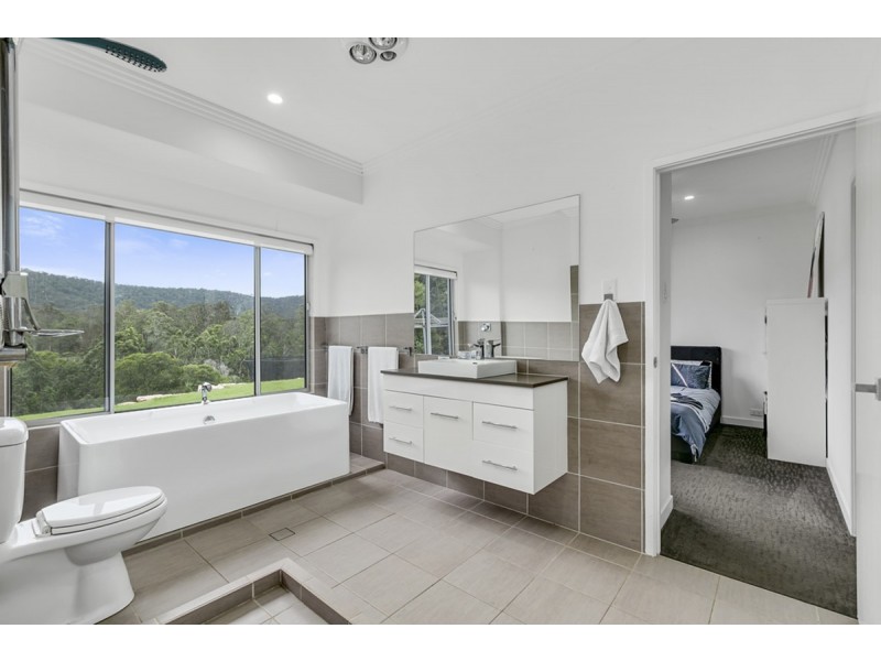 14 Bush Knoll Place, Mount Nathan QLD 4211