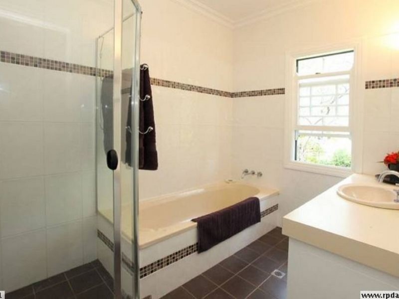 72 Castle Hill Drive South, Gaven QLD 4211