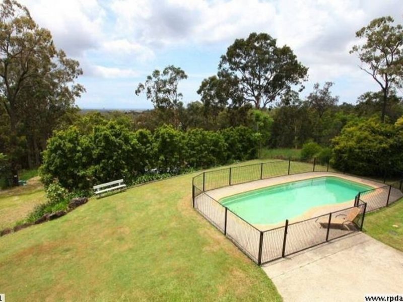 72 Castle Hill Drive South, Gaven QLD 4211