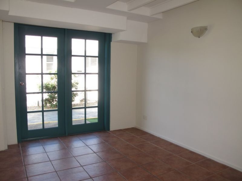 1/246 Central Street, Labrador QLD 4215