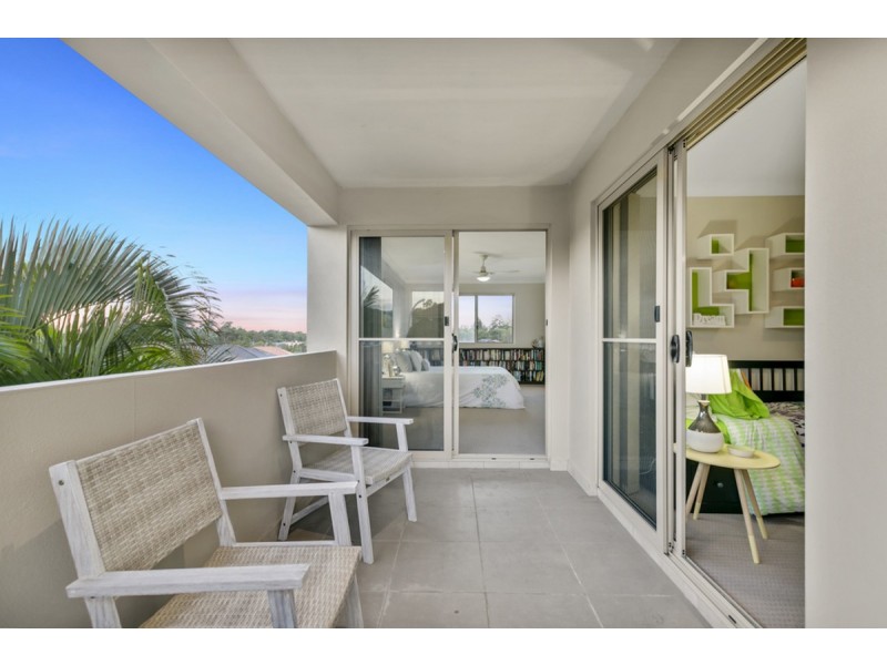 1/16 Bluetail Crescent, Upper Coomera QLD 4209