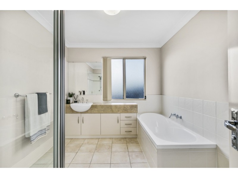 1/16 Bluetail Crescent, Upper Coomera QLD 4209