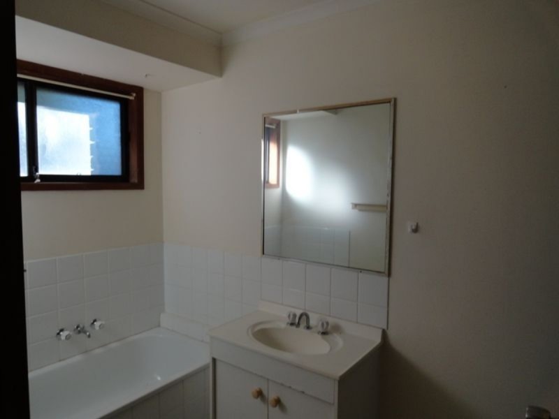 1/8 Gumbeel Court, Highland Park QLD 4211