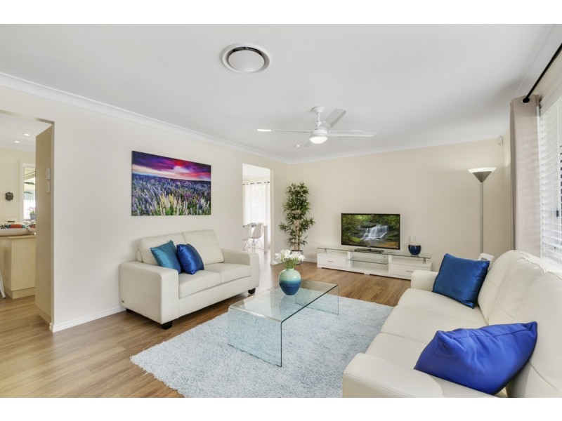 4 Perth Square, Highland Park QLD 4211