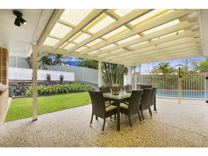 4 Perth Square, Highland Park QLD 4211