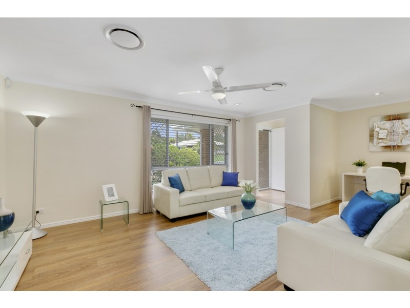 4 Perth Square, Highland Park QLD 4211