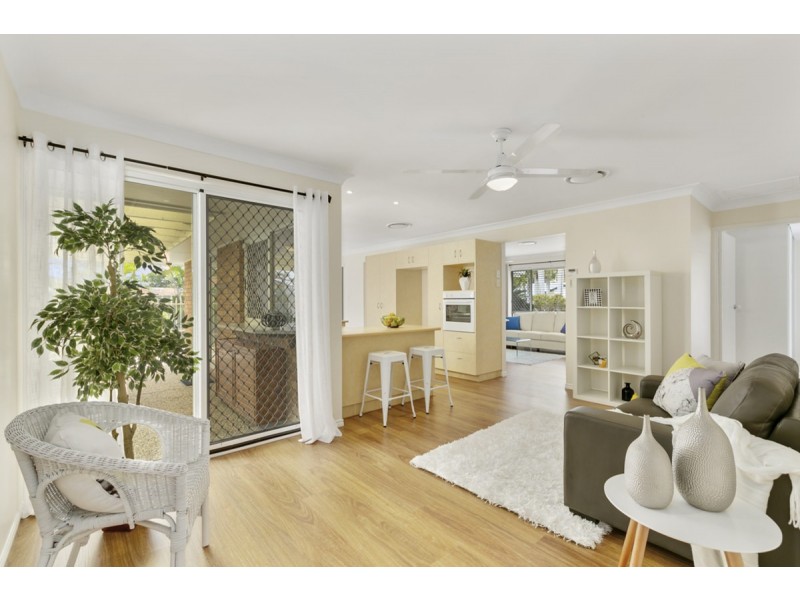 4 Perth Square, Highland Park QLD 4211