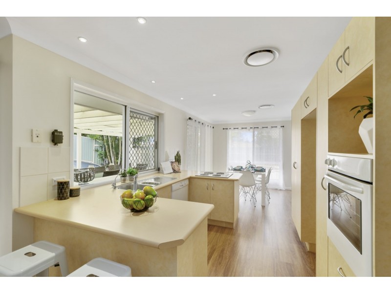 4 Perth Square, Highland Park QLD 4211