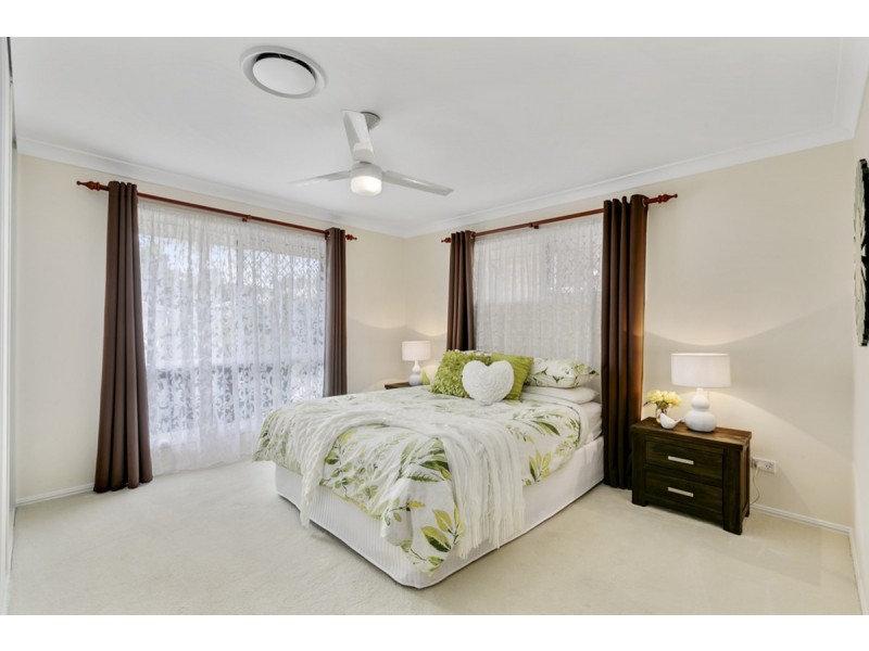 4 Perth Square, Highland Park QLD 4211