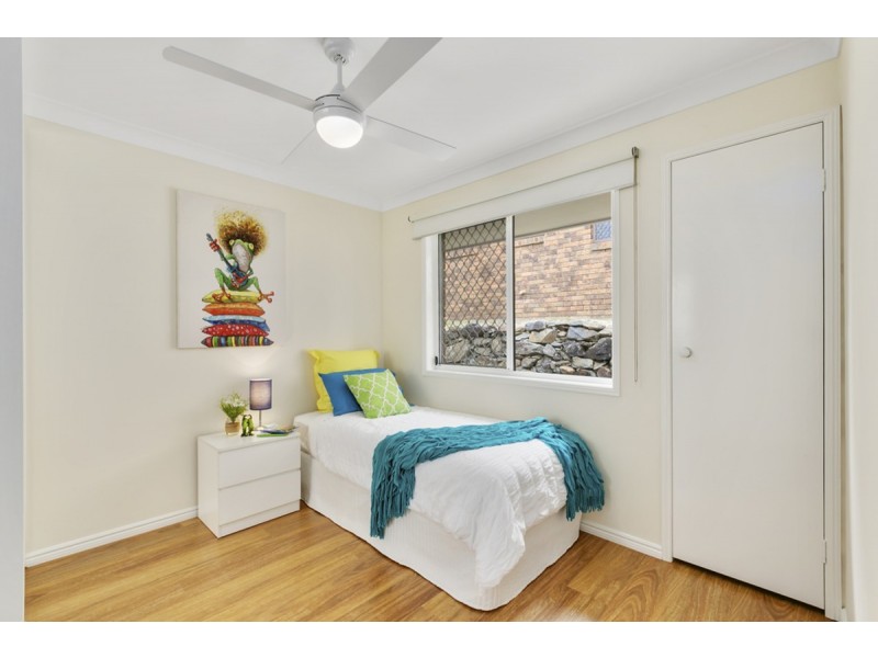 4 Perth Square, Highland Park QLD 4211