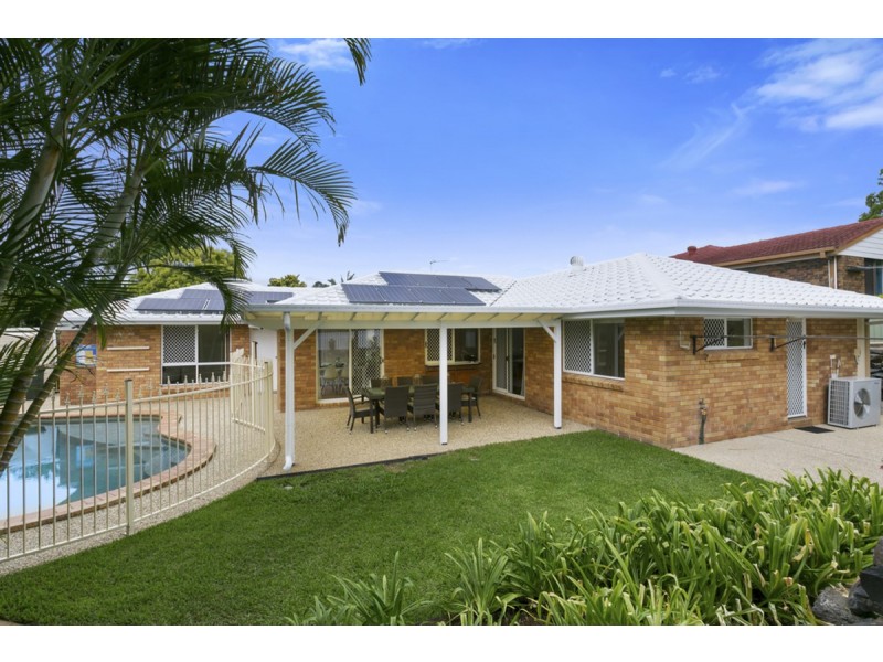 4 Perth Square, Highland Park QLD 4211