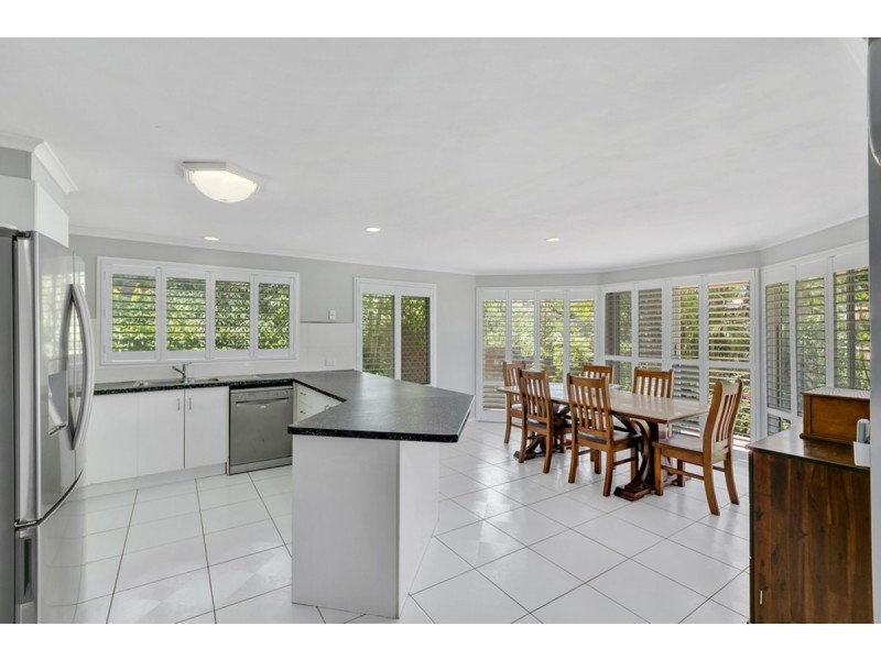 23 Renfrew Drive, Highland Park QLD 4211