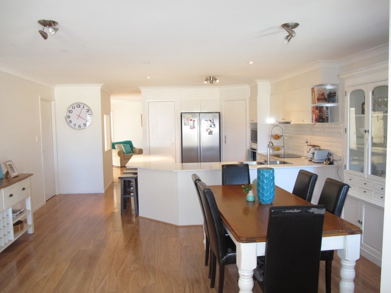 2 Calliandra Court, Carrara QLD 4211