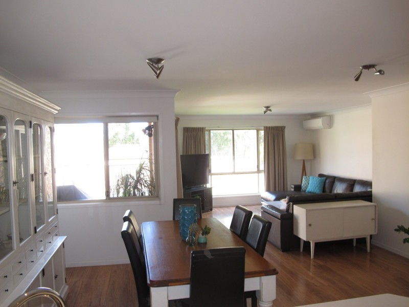 2 Calliandra Court, Carrara QLD 4211