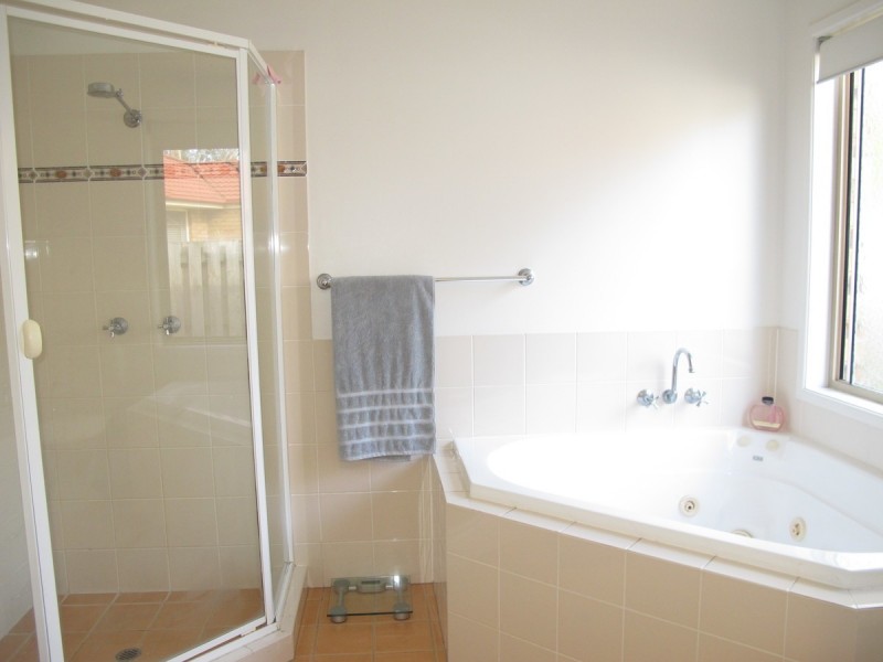 2 Calliandra Court, Carrara QLD 4211