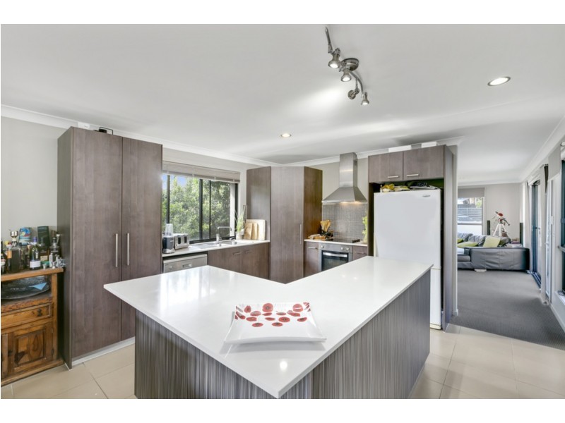 33 Bartlett Avenue, Nerang QLD 4211