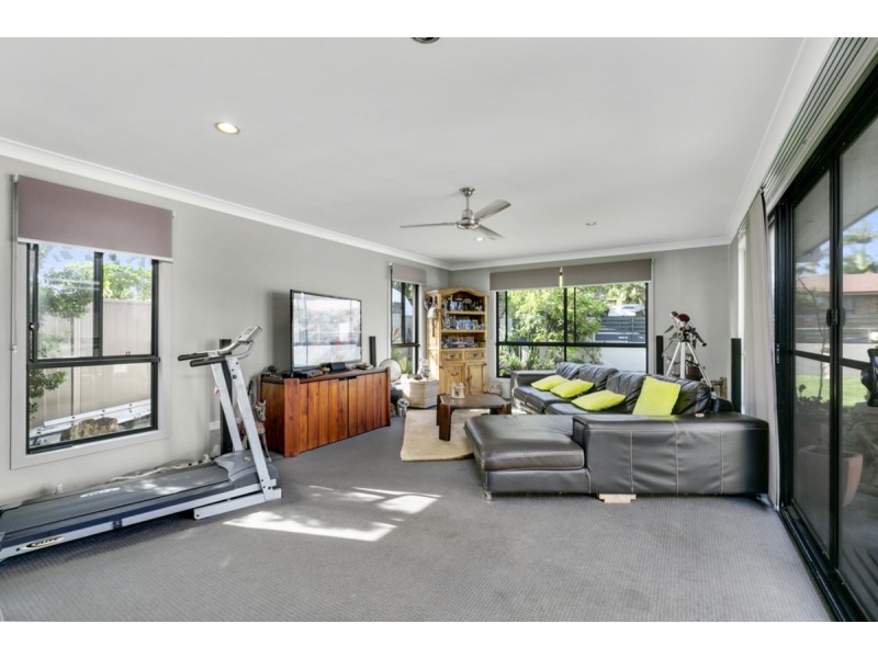 33 Bartlett Avenue, Nerang QLD 4211