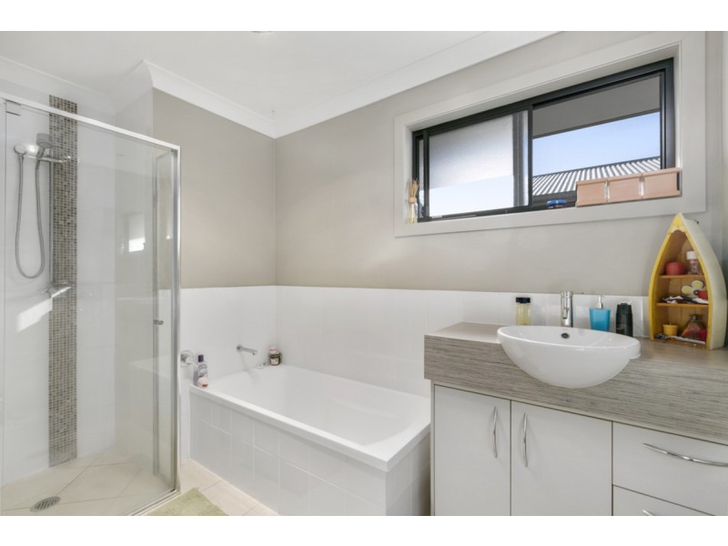 33 Bartlett Avenue, Nerang QLD 4211