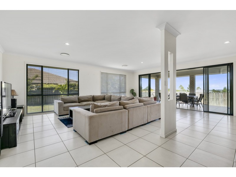 31 Harmsworth Road, Pacific Pines QLD 4211