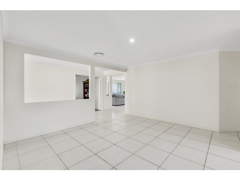 31 Harmsworth Road, Pacific Pines QLD 4211