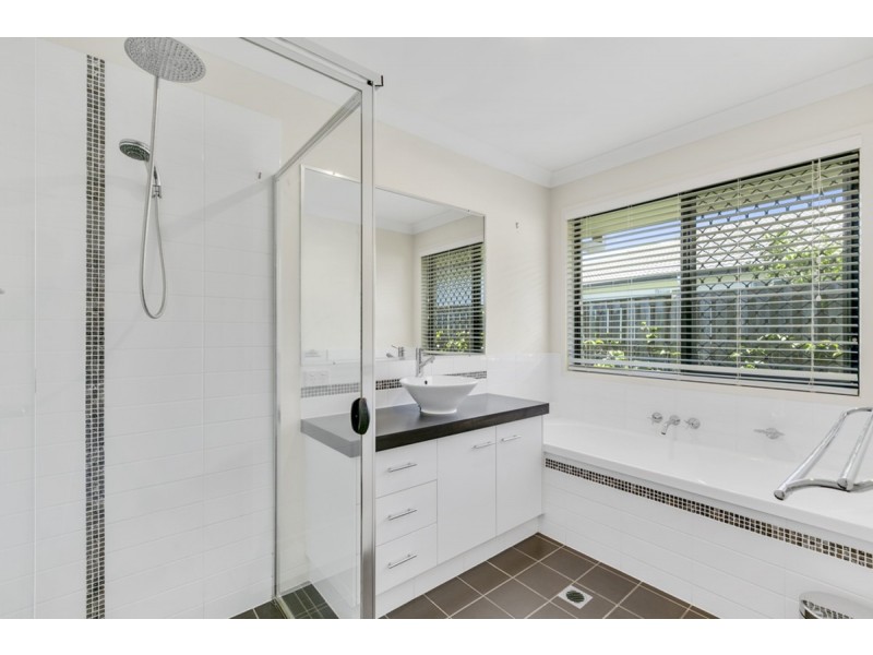 31 Harmsworth Road, Pacific Pines QLD 4211