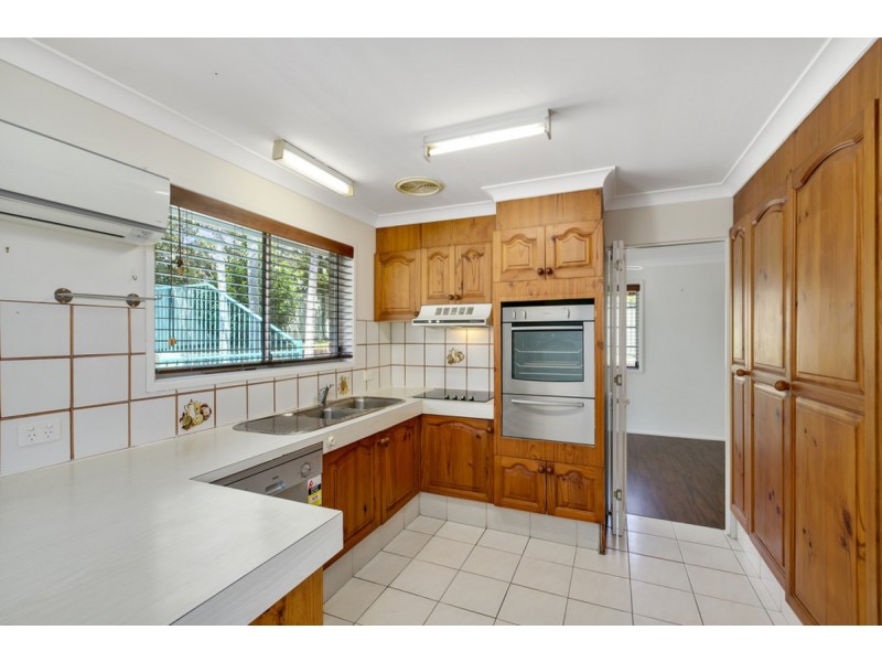 5 Drewe Court, Carrara QLD 4211