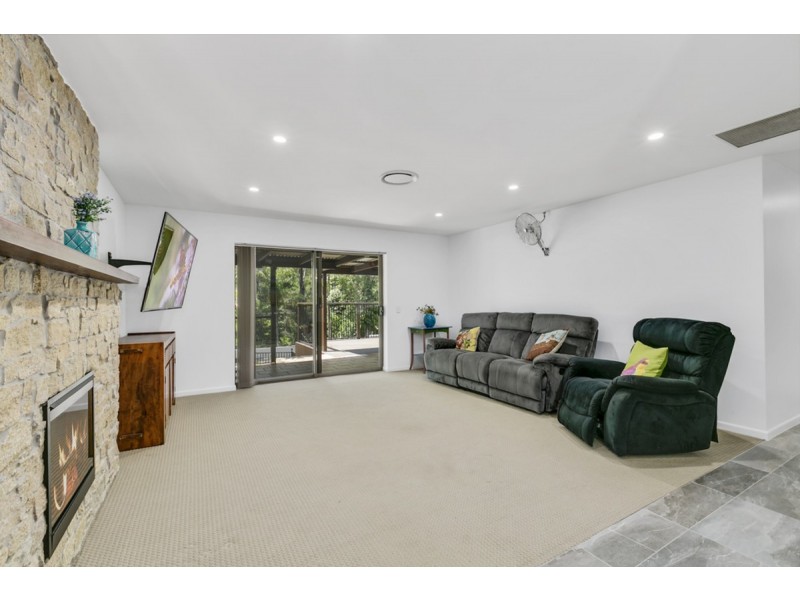 6 Walker Drive, Worongary QLD 4213